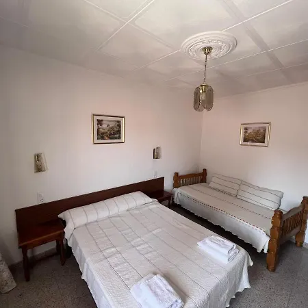 Hostal Sant Llop Inn *